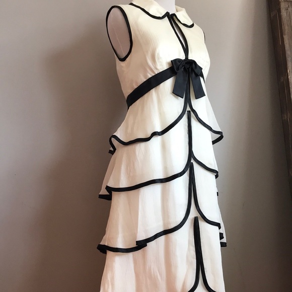 Delightful Betsy Johnson keyhole dress - Picture 3 of 6